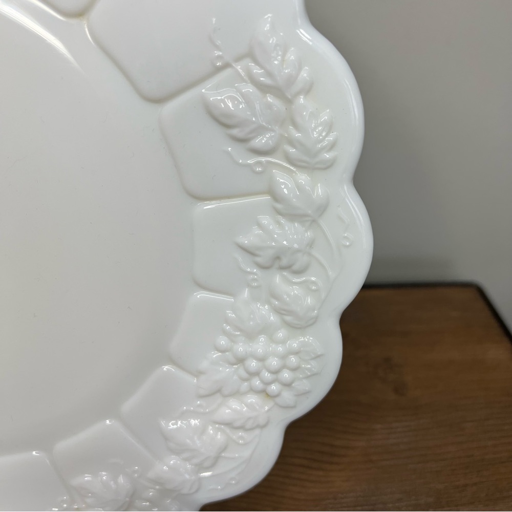 WESTMORELAND Vintage Paneled Grape Milk Glass Dinner Plate - 10-3/8" - Picture 2 of 4